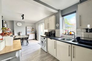 Kitchen Diner- click for photo gallery